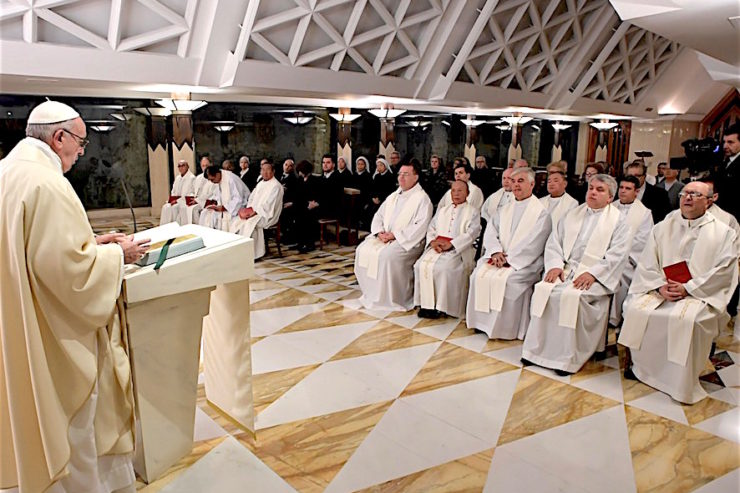 Papa-en-Santa-Marta-Fto-Osservatore-©Romano-740×493