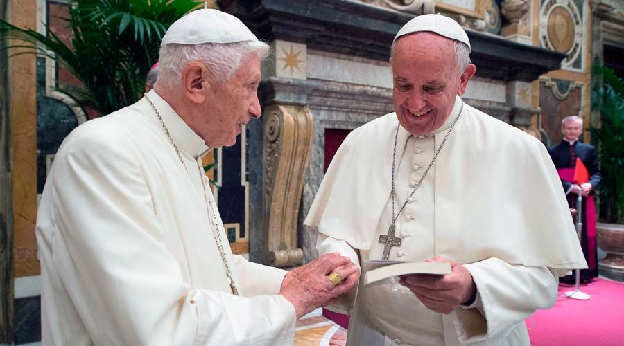 Vaticano publica carta completa de Benedicto XVI sobre «La teología de Francisco»