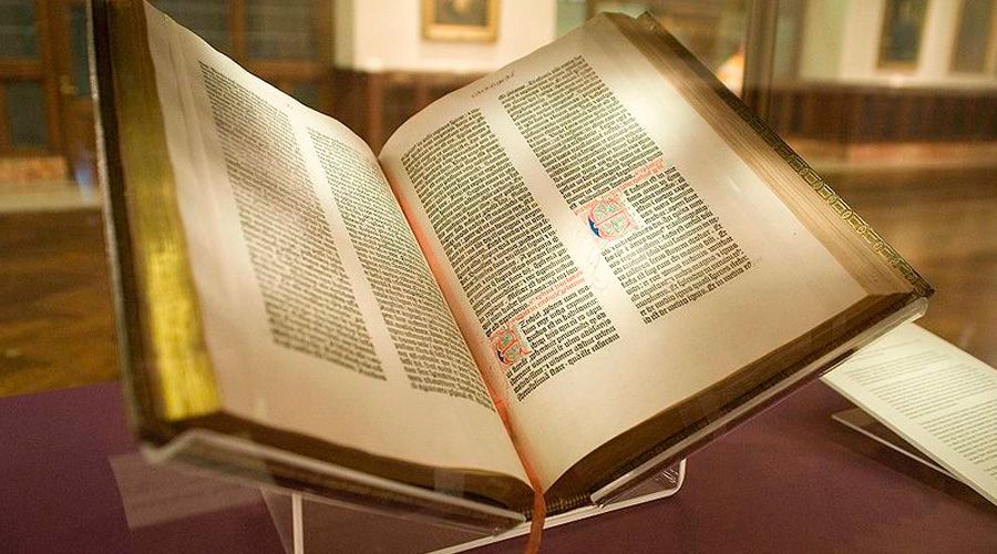 ¿Sabías que la Biblia no fue el primer libro impreso por Gutenberg?
