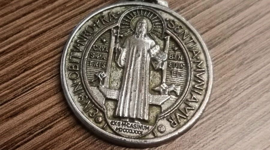 7 cosas que debes saber sobre la medalla y la cruz de San Benito