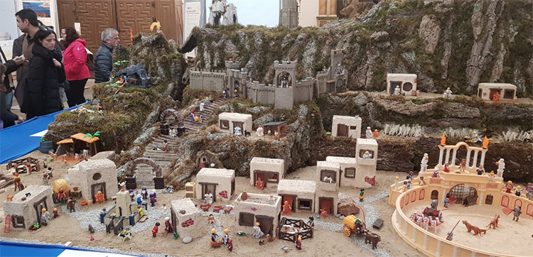 Más de 800 piezas de playmobil forman este espectacular nacimiento