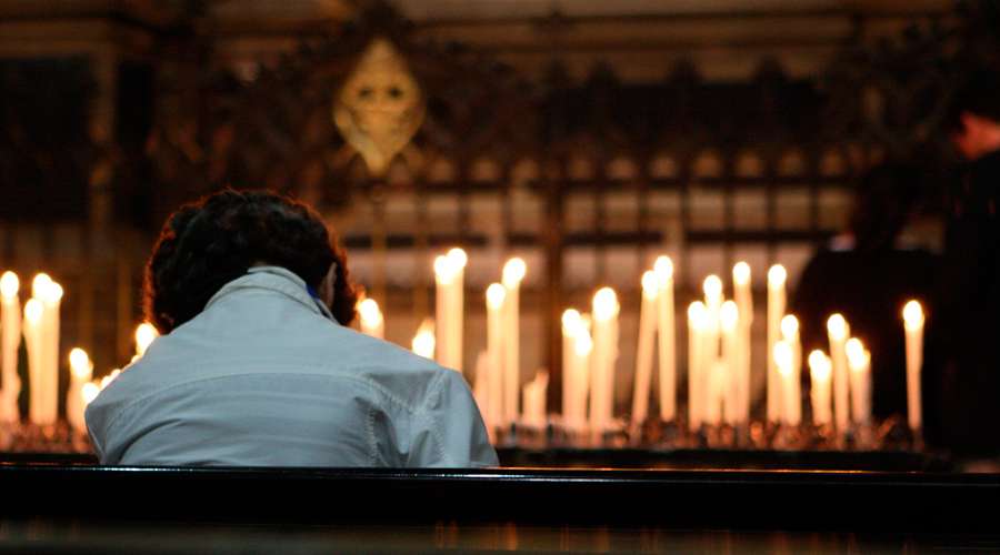 santidadrezando
