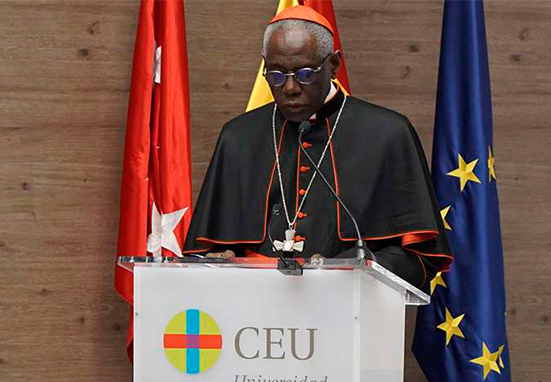 Cardenal Robert Sarah: «La familia es la primera escuela en valores de la sociedad»