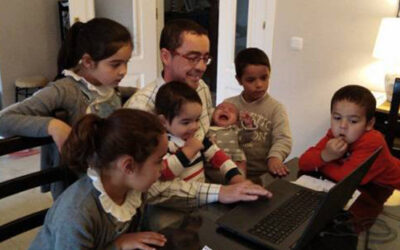 Teletrabajar con seis hijos, el mayor de 9 años: «En la prueba hay que agarrarse mucho al Señor»