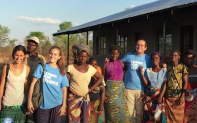 Trabajó en banca, subió el Kilimanjaro y hoy ayuda a niños en Kenia con la Fundación Nakupenda