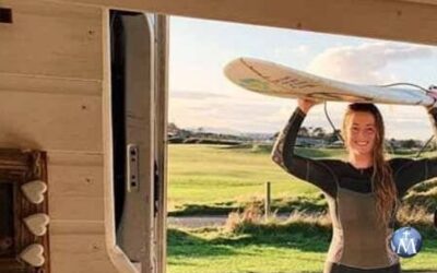 Se fue de casa a los 17 años con un surfista ateo a hacer vida hippy… pero Dios la buscó