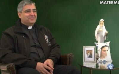 La cama del hospital se convirtió en un altar donde celebraba la misa de otra manera
