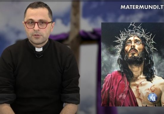 Jesús en la tierra sigue viviendo su Pasión, sigue clavado en cruz