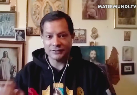 «La Virgen me estaba esperando, me sonrió y se llevó todo el chapapote de mi corazón» – Oliver Vázquez