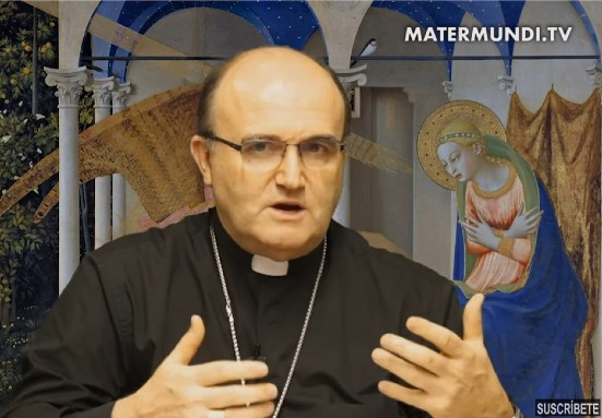 ¿Por qué la maternidad espiritual de María es universal? – Mons. Munilla responde