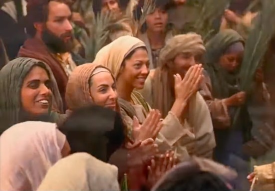 Hoy prueba a rezar olvidándote de ti y tan solo clama ¡HOSANNA! – Padre Valentín