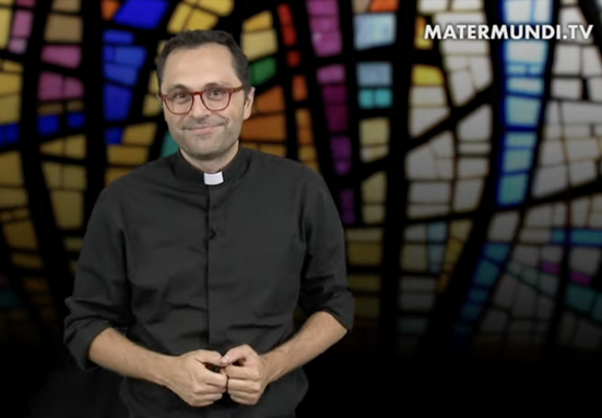 Recuerda que de cada misa te vas con la fuerza de la Eucaristía y el abrazo de Cristo (5/5) –  P. Valentín Aparicio