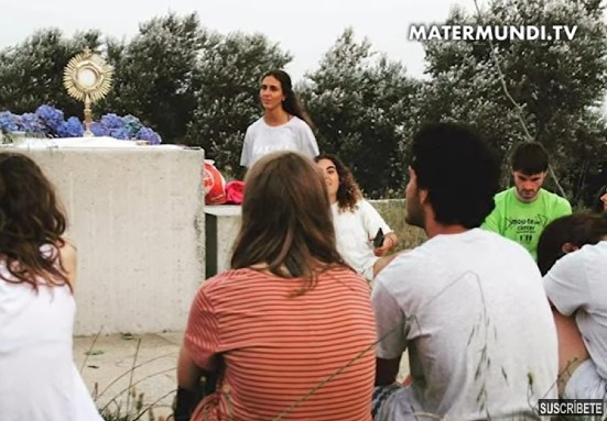 HAKUNA, mucho más que música. Conoce qué hacen y cómo son los jóvenes de un movimiento que arrasa.