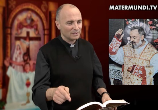 El sacerdote crucificado con Cristo: su oficio de mediador y su noche oscura | Día 29