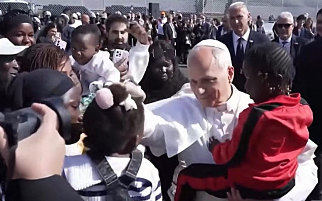 «¿Qué mundo hemos construido, si tantos hermanos tienen que arriesgar la muerte para buscar vida?» | El Papa León XIV en Canarias